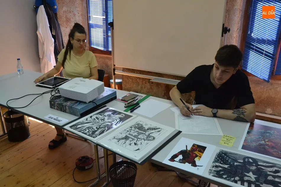 Foto 11 - Dulce inicio de la 2&ordf; C&oacute;mic Con gracias a una tarta en forma de espada de Conan  
