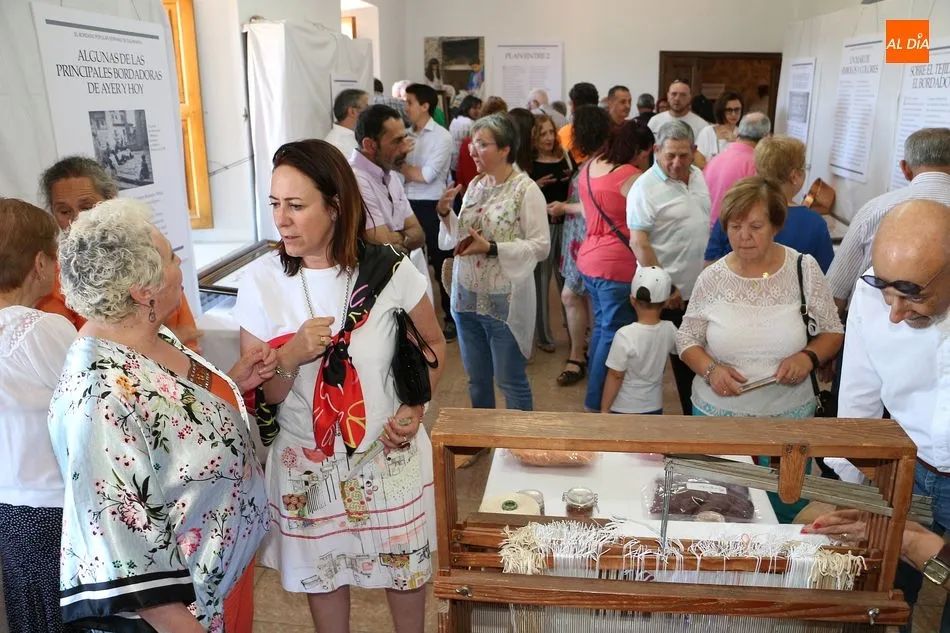 Foto 8 - Miranda del Casta&ntilde;ar toma el relevo la muestra del bordado serrano
