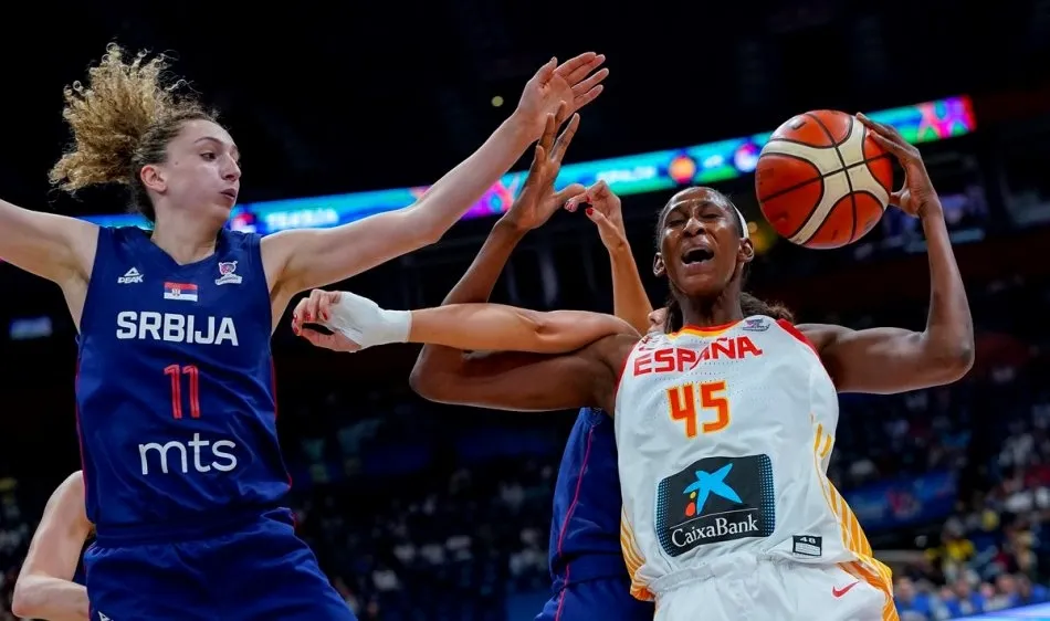 Foto 2 - Espa&ntilde;a gana a las anfitrionas (71-66) y jugar&aacute; la final del Eurobasket