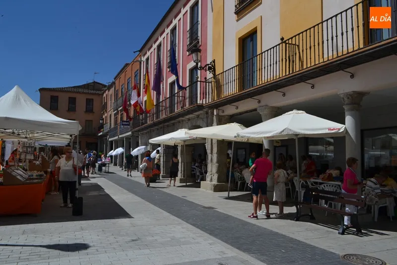 Foto 5 - El arte del encaje de bolillos se teje por un centenar de encajeras en su XV encuentro en Pe&ntilde;aranda
