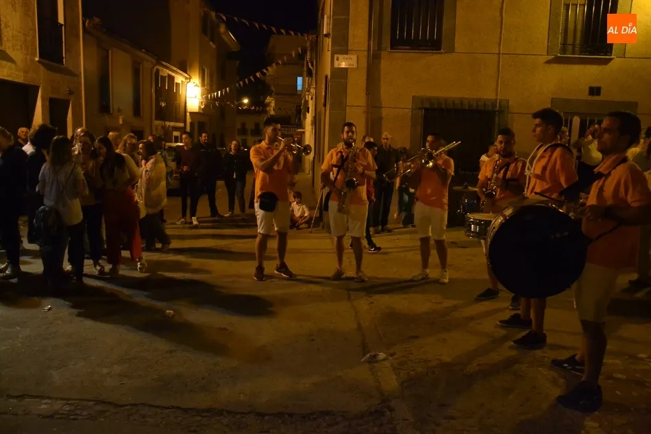 Foto 10 - La Charanga Manliao revoluciona la noche sabatina en el barrio de San Andr&eacute;s  