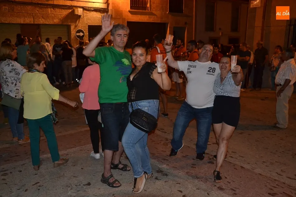 Foto 8 - La Charanga Manliao revoluciona la noche sabatina en el barrio de San Andr&eacute;s  