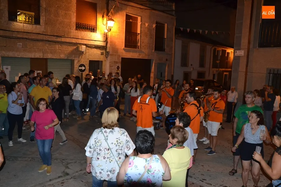 Foto 4 - La Charanga Manliao revoluciona la noche sabatina en el barrio de San Andr&eacute;s  