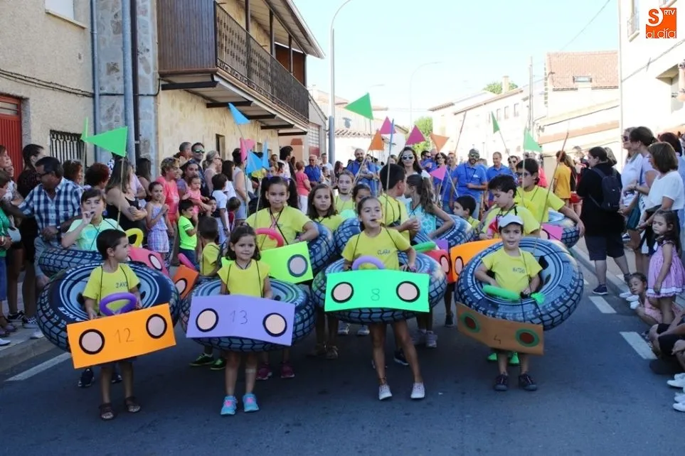 El desfile de peñas es uno de los actos más esperados