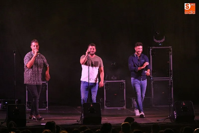 Decai durante su concierto en Guijuelo en agosto de 2017