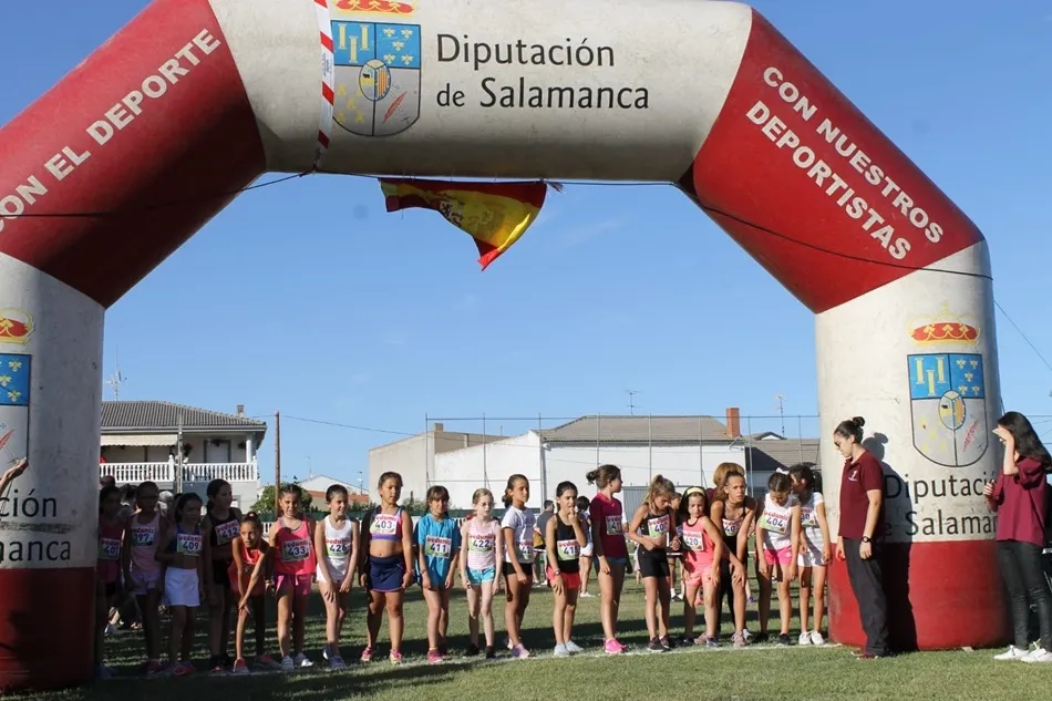 Foto 8 - Antonio Fraile y Ver&oacute;nica S&aacute;nchez son los m&aacute;s r&aacute;pidos de la XII Carrera organizada por el C.D....