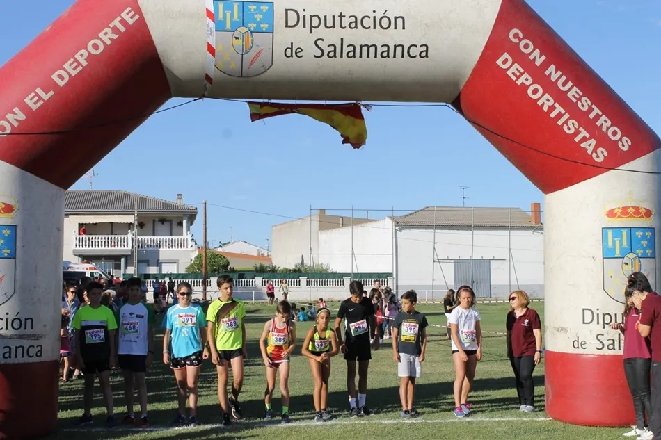 Foto 7 - Antonio Fraile y Ver&oacute;nica S&aacute;nchez son los m&aacute;s r&aacute;pidos de la XII Carrera organizada por el C.D....
