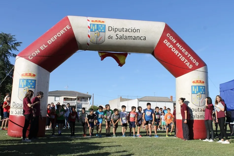 Foto 6 - Antonio Fraile y Ver&oacute;nica S&aacute;nchez son los m&aacute;s r&aacute;pidos de la XII Carrera organizada por el C.D....