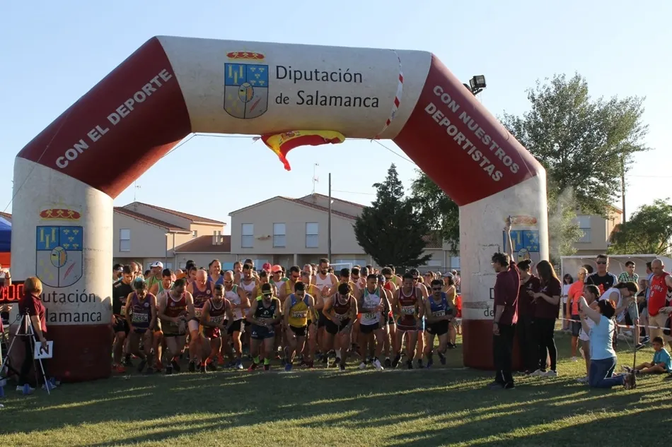 Foto 5 - Antonio Fraile y Ver&oacute;nica S&aacute;nchez son los m&aacute;s r&aacute;pidos de la XII Carrera organizada por el C.D....