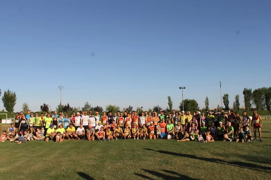 Foto 4 - Antonio Fraile y Ver&oacute;nica S&aacute;nchez son los m&aacute;s r&aacute;pidos de la XII Carrera organizada por el C.D....