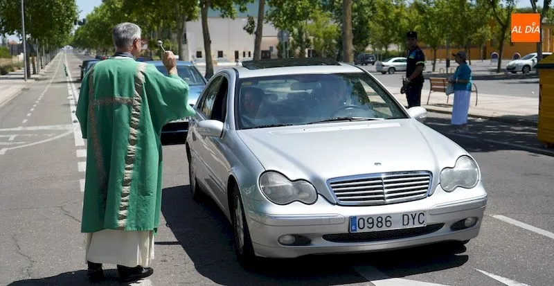 Foto 5 - San Crist&oacute;bal bendice los veh&iacute;culos de los salmantinos