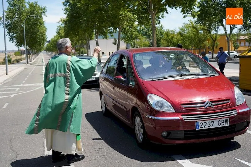 Foto 4 - San Crist&oacute;bal bendice los veh&iacute;culos de los salmantinos