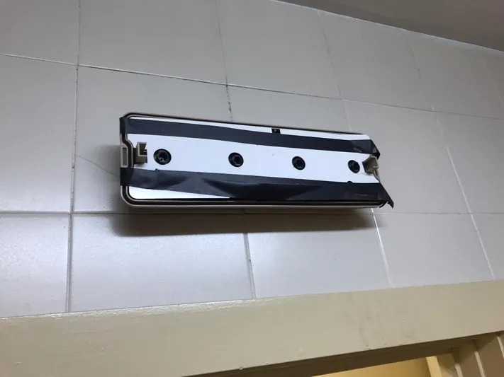 Foto 2 - Falta de puerta en las duchas, cerraduras destrozadas o agua sin presi&oacute;n, entre las deficiencias...