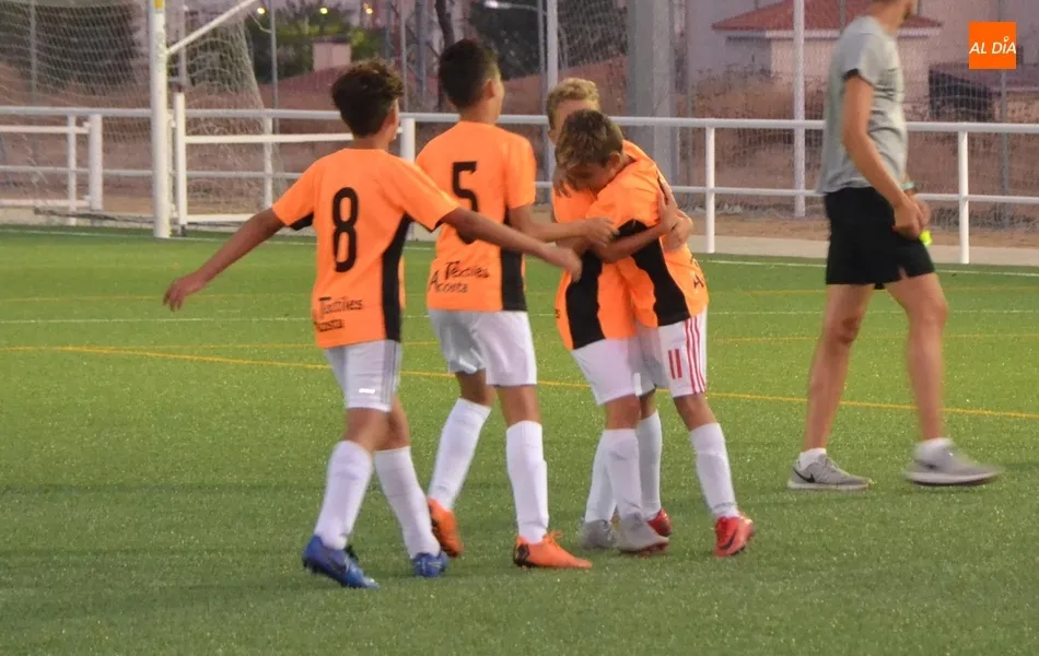 Foto 11 - Enredados gana el duelo infantil del Torneo de Verano de F&uacute;tbol 7  
