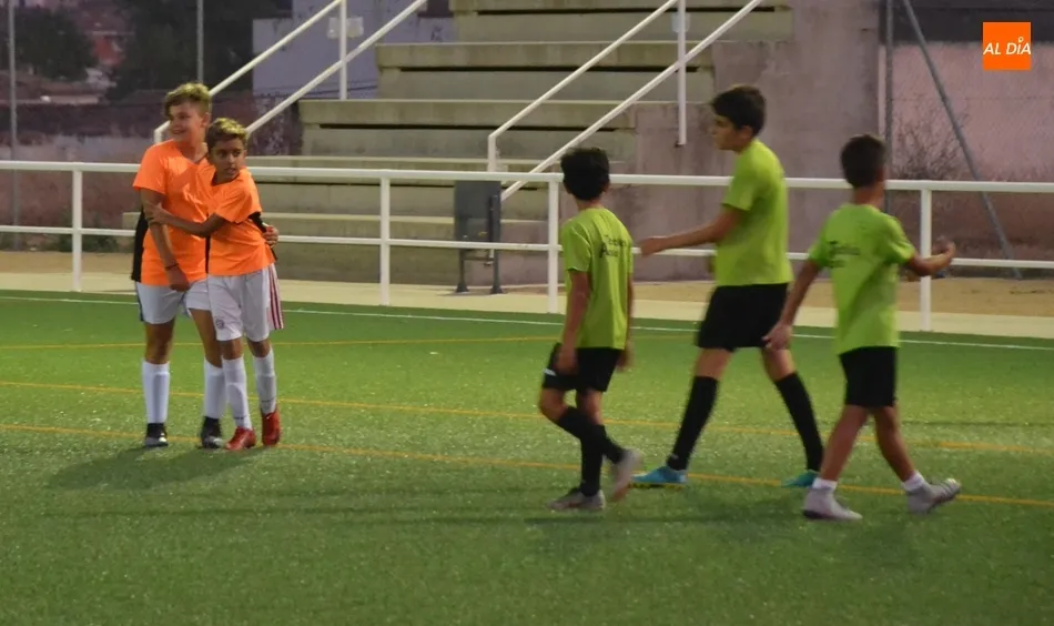Foto 10 - Enredados gana el duelo infantil del Torneo de Verano de F&uacute;tbol 7  