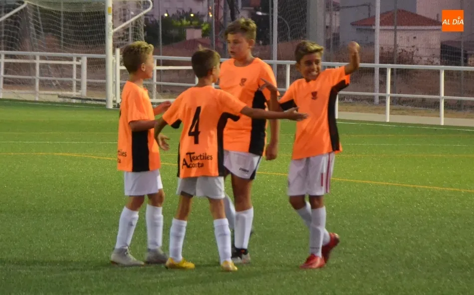 Foto 9 - Enredados gana el duelo infantil del Torneo de Verano de F&uacute;tbol 7  