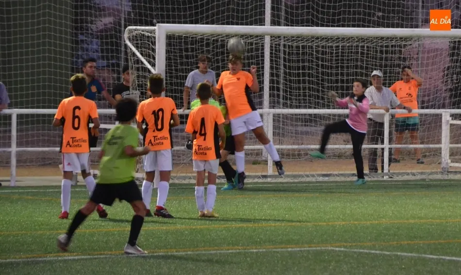 Foto 7 - Enredados gana el duelo infantil del Torneo de Verano de F&uacute;tbol 7  