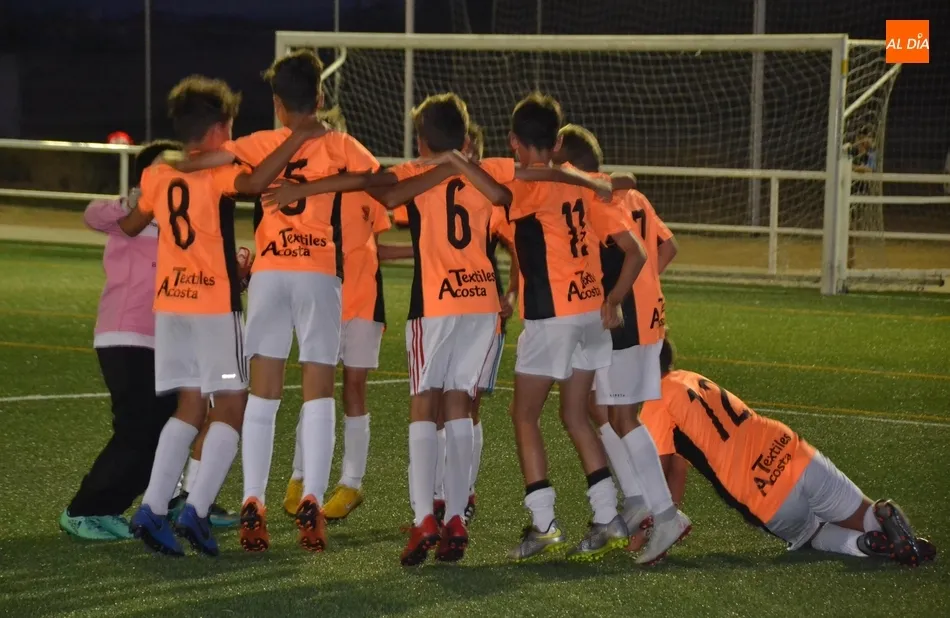 Foto 3 - Enredados gana el duelo infantil del Torneo de Verano de F&uacute;tbol 7  