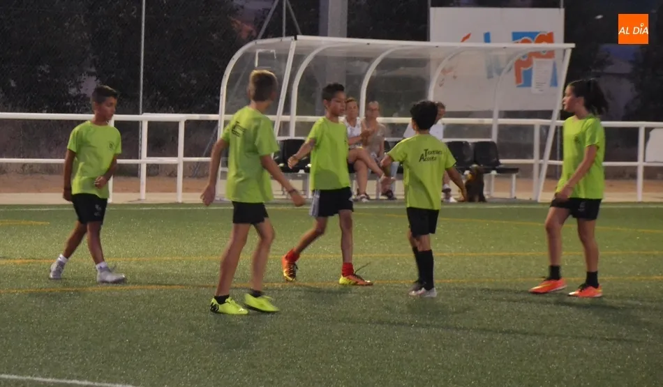 Foto 5 - Enredados gana el duelo infantil del Torneo de Verano de F&uacute;tbol 7  