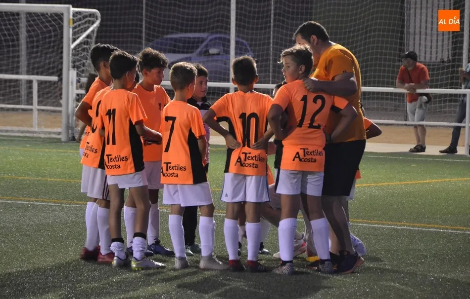 Foto 4 - Enredados gana el duelo infantil del Torneo de Verano de F&uacute;tbol 7  