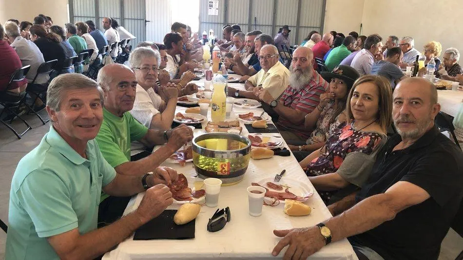 Casi un centenar de personas se reunieron el pasado año para celebrar la 2ª Fiesta del Reencuentro