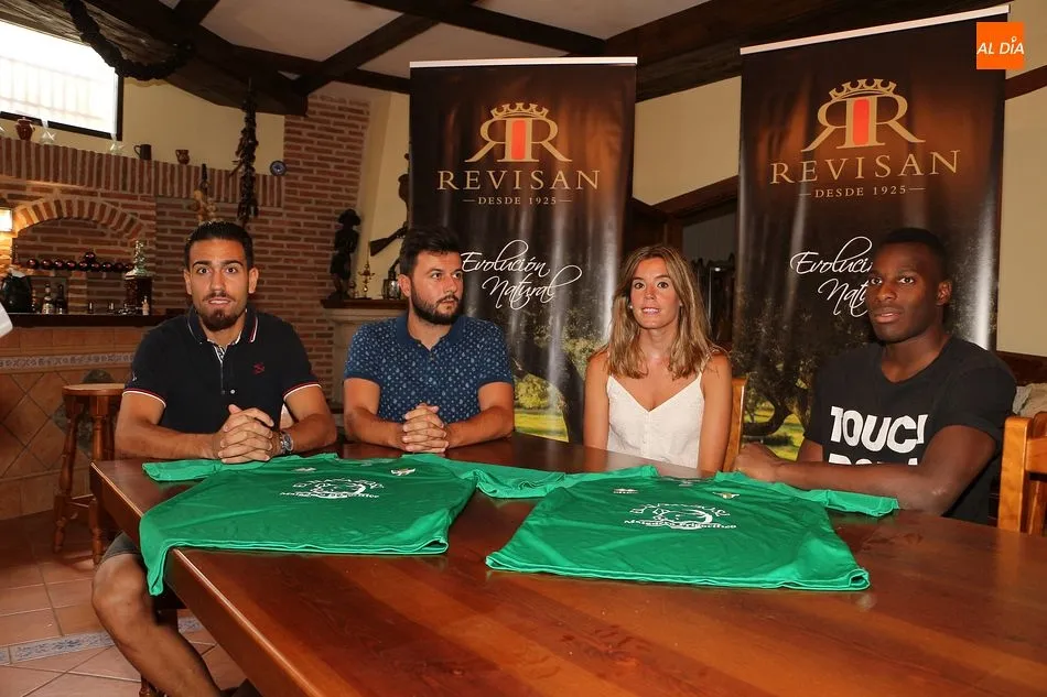 Foto 4 - El CD Guijuelo presenta a Dieste y Taliby con la mente puesta en el Atl&eacute;tico Tordesillas