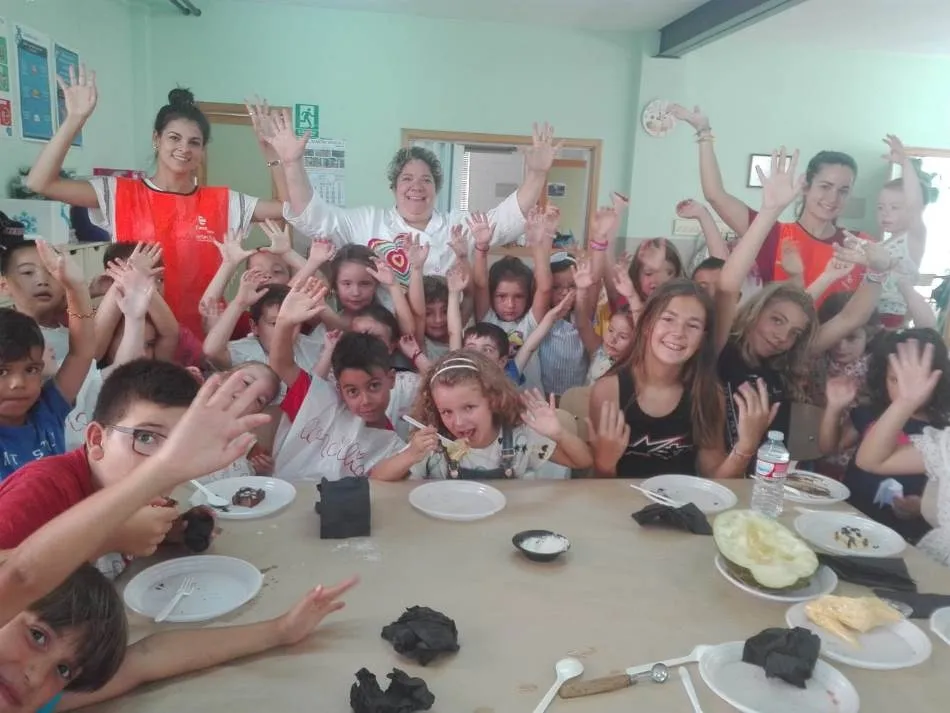 Foto 8 - Los ni&ntilde;os de Conciliamos en Verano hacen sus pinitos como cocineros