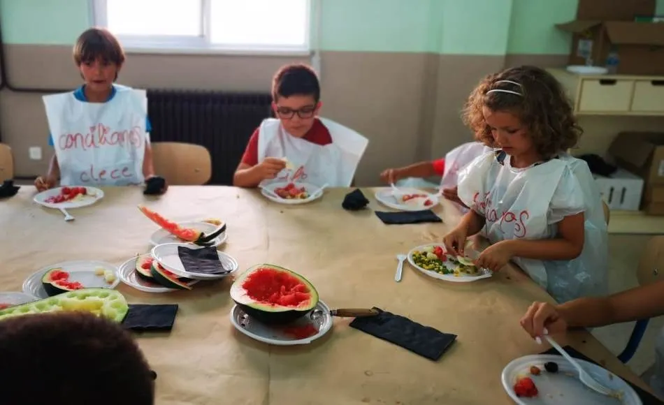 Foto 6 - Los ni&ntilde;os de Conciliamos en Verano hacen sus pinitos como cocineros