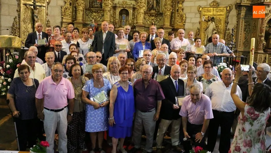 Hasta 34 matrimonios recibieron placas conmemorativas por sus Bodas de Oro / CORRAL