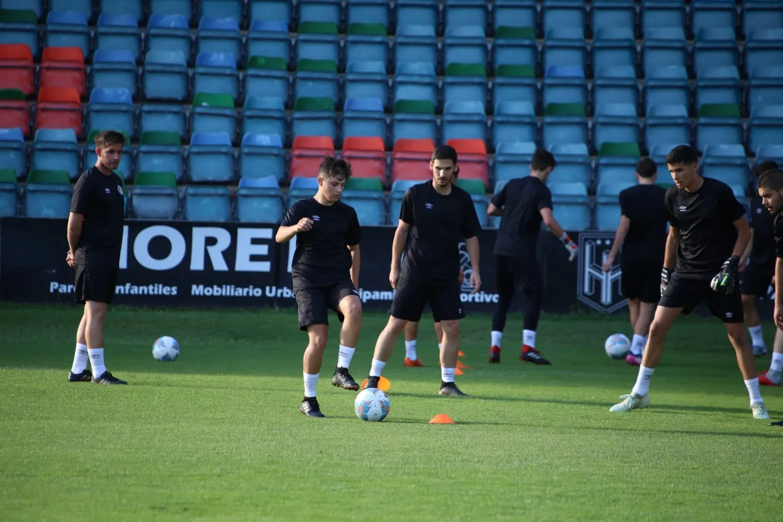 Foto 7 - El filial del Salamanca UDS pone el &lsquo;modo pretemporada&rsquo; bajo m&iacute;nimos