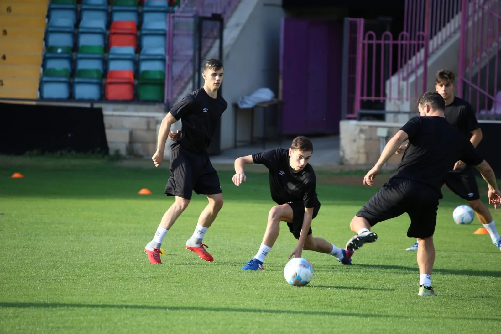 Foto 6 - El filial del Salamanca UDS pone el &lsquo;modo pretemporada&rsquo; bajo m&iacute;nimos