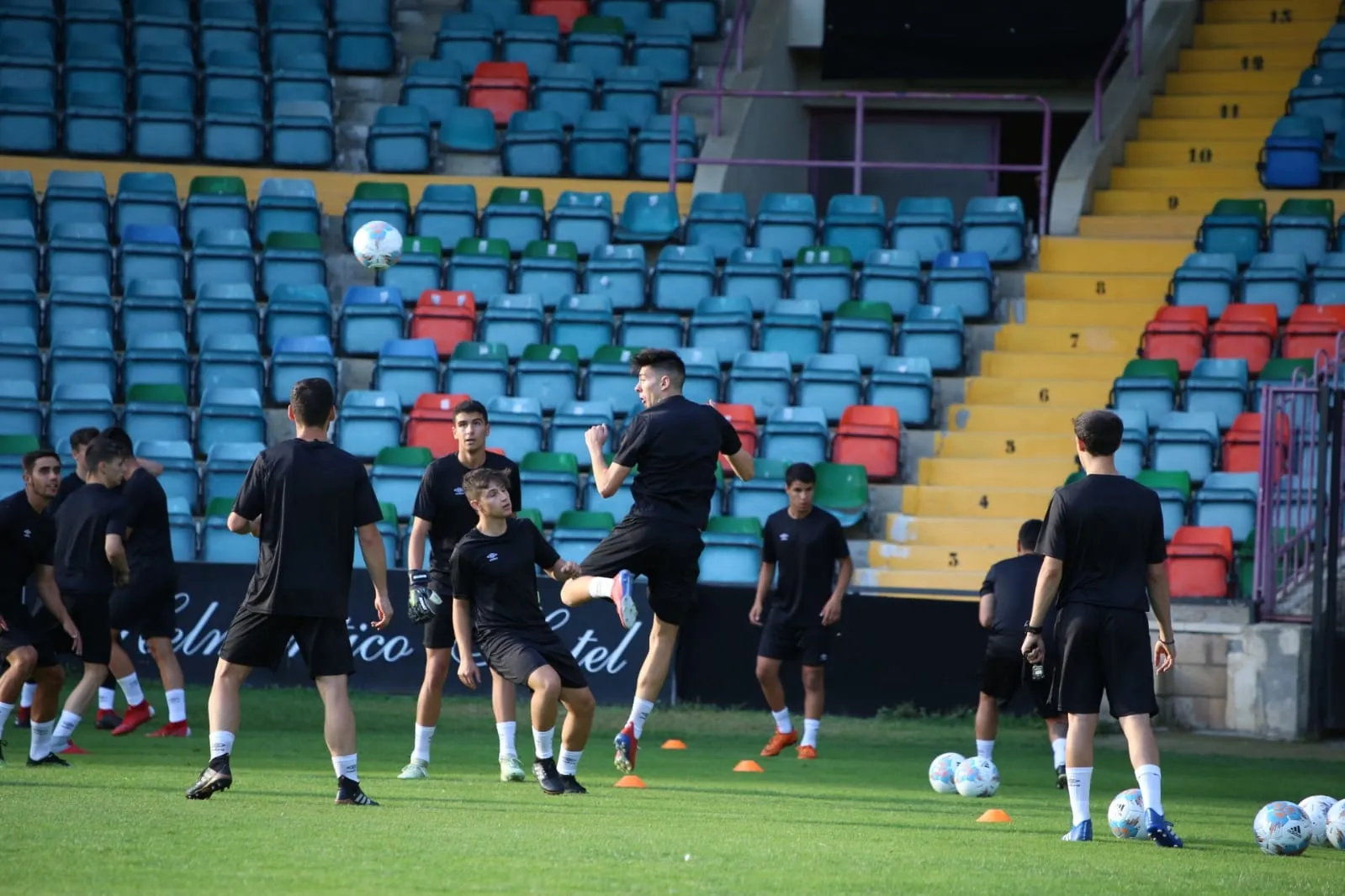 Foto 4 - El filial del Salamanca UDS pone el &lsquo;modo pretemporada&rsquo; bajo m&iacute;nimos