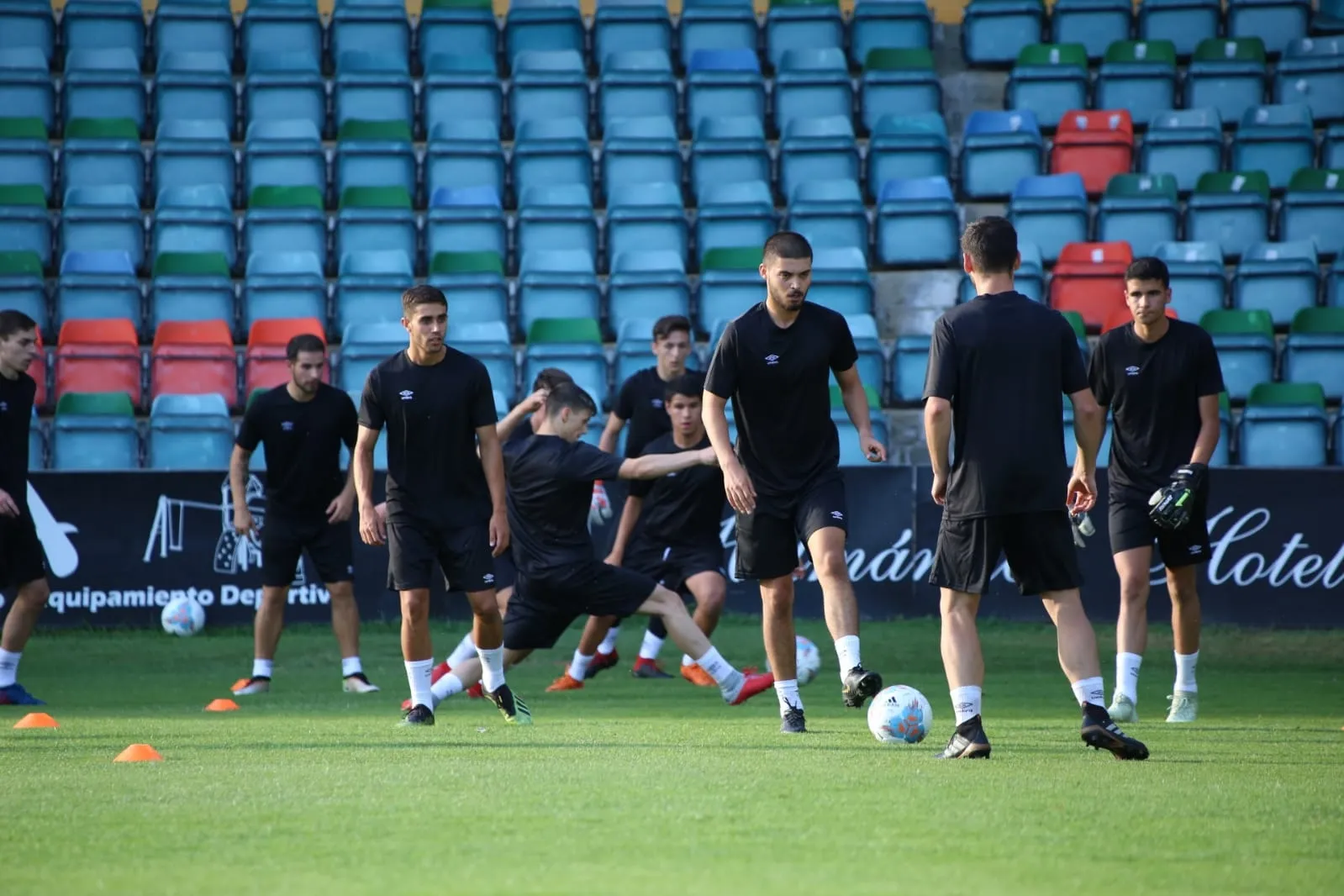 Foto 2 - El filial del Salamanca UDS pone el &lsquo;modo pretemporada&rsquo; bajo m&iacute;nimos