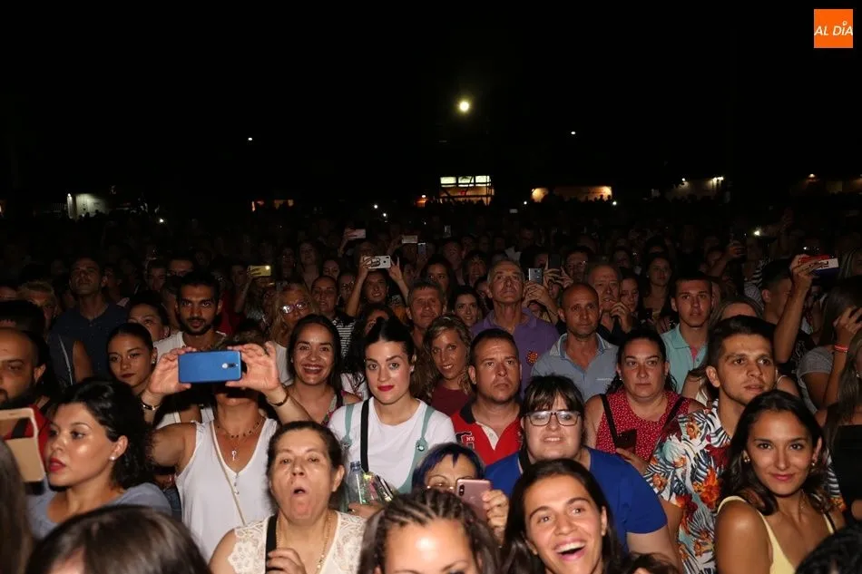 Foto 7 - Ni&ntilde;a Pastori conquista con su arte Santa Marta