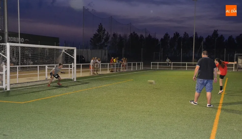 Foto 7 - Las Canteras se lleva en los penaltys el duelo femenino del Torneo de Verano de F7  