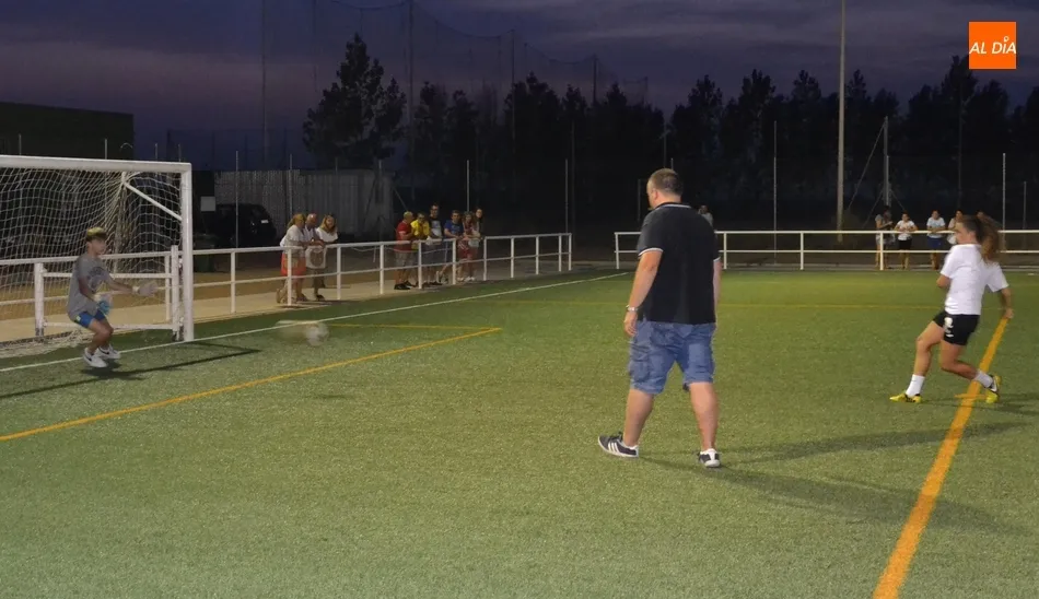 Foto 4 - Las Canteras se lleva en los penaltys el duelo femenino del Torneo de Verano de F7  