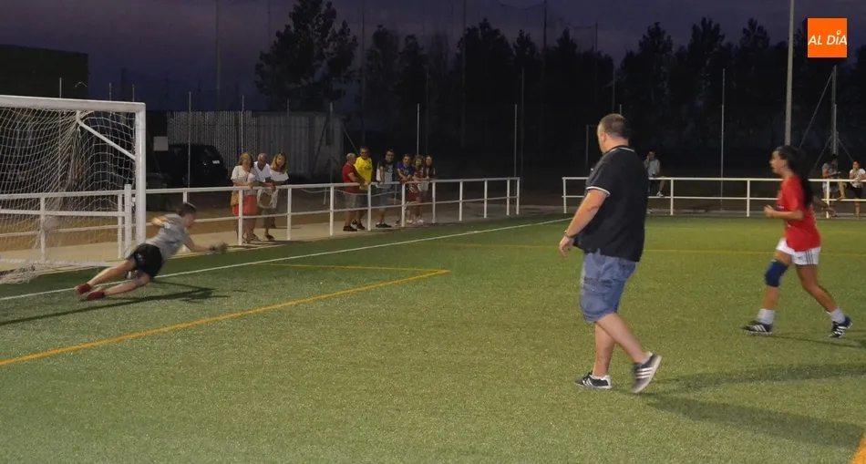 Foto 3 - Las Canteras se lleva en los penaltys el duelo femenino del Torneo de Verano de F7  
