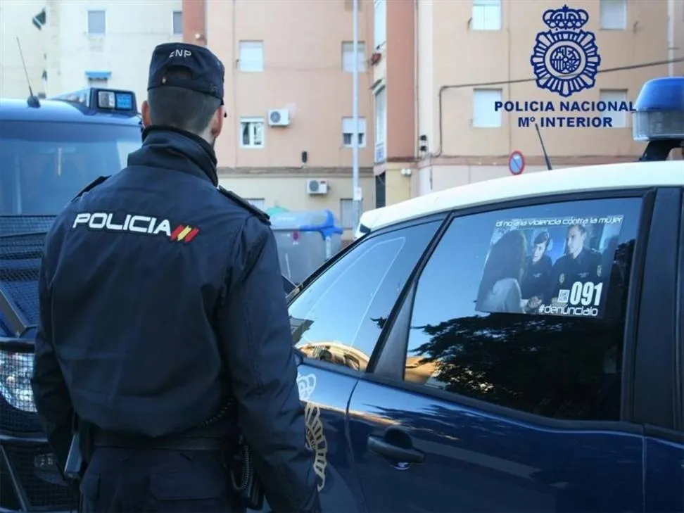 El varón se ha entregado a la Policía Nacional / Europa Press
