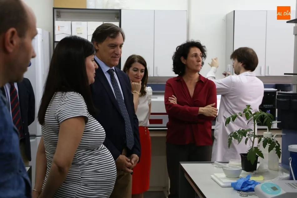Foto 6 - Ainhoa Mart&iacute;nez investiga cultivos que sean m&aacute;s resistentes frente a las plagas