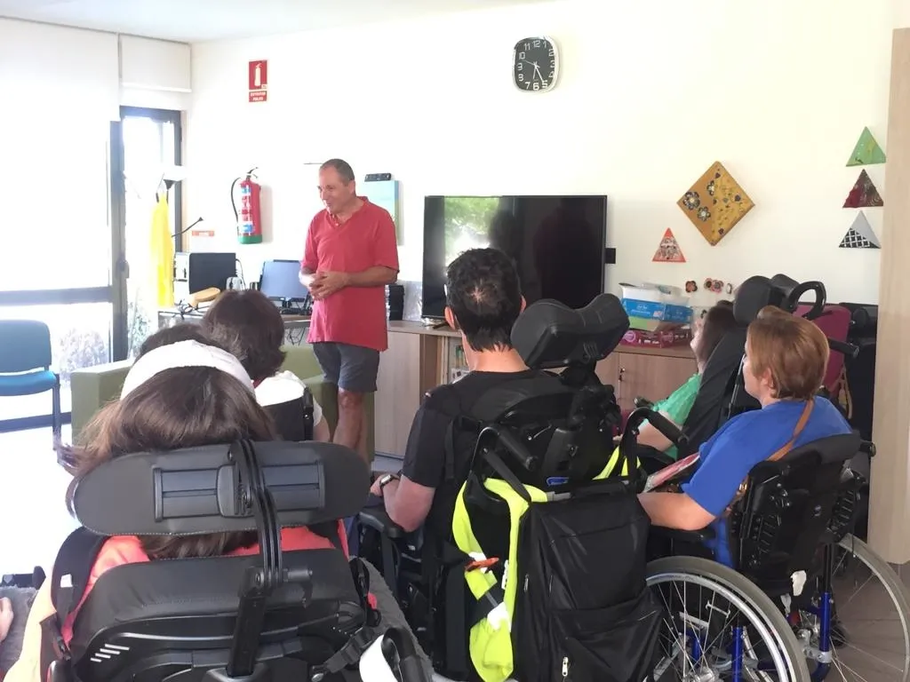 Foto 4 - La Asociaci&oacute;n Salmantina de Esclerosis M&uacute;ltiple (ASDEM) recibe a Filipe Gaiv&atilde;o
