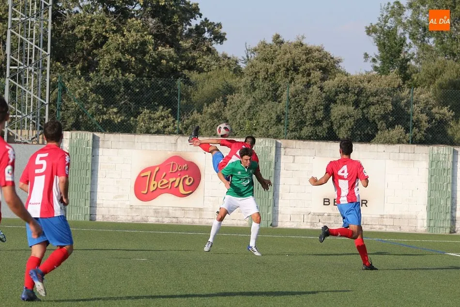Foto 11 - El CD Guijuelo deja buen sabor de boca en su primera prueba ante el Atco. Tordesillas (5-1)