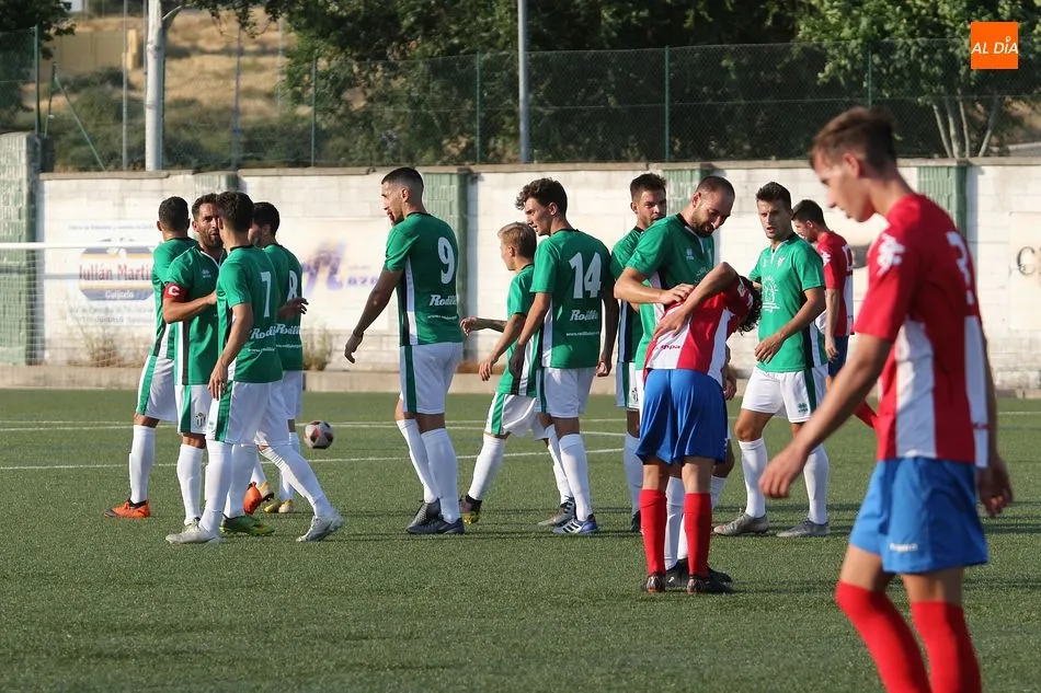 Foto 2 - El CD Guijuelo deja buen sabor de boca en su primera prueba ante el Atco. Tordesillas (5-1)