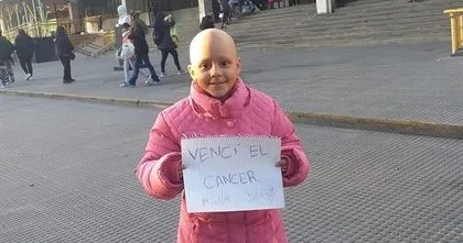 Delfina, la pequeña de ocho años que ha conseguido superar el cáncer tras 52 quimios