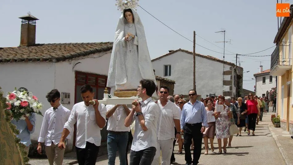 La Virgen de las Nieves volverá a recorrer las calles de Majuges el próximo 5 de agosto / Archivo