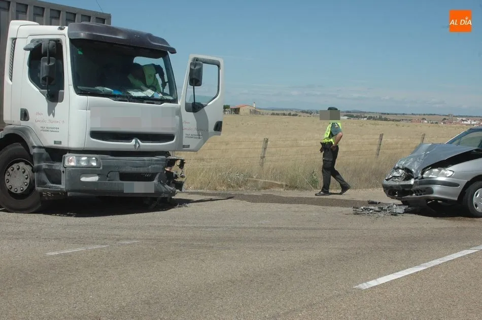 Foto 5 - Una joven resulta&nbsp; herida en un accidente en la carretera de Vitigudino a La Fuente de San Esteban