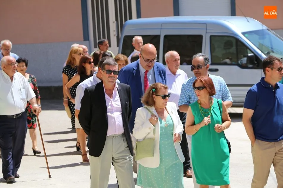 Foto 9 - El Ap&oacute;stol recorre las calles de Sobradillo en el d&iacute;a grande de las fiestas  