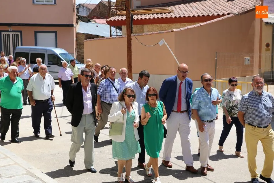Foto 6 - El Ap&oacute;stol recorre las calles de Sobradillo en el d&iacute;a grande de las fiestas  