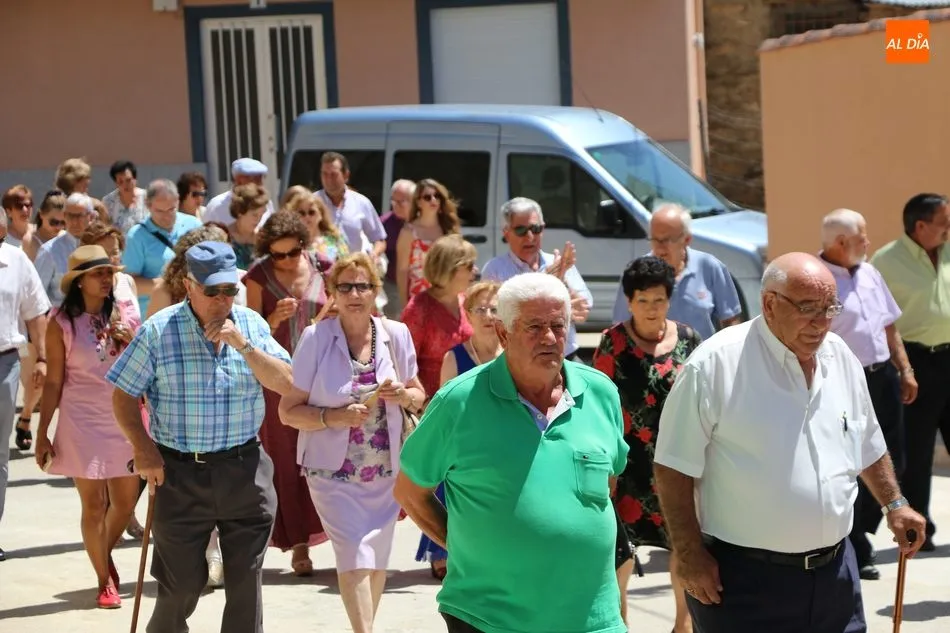 Foto 5 - El Ap&oacute;stol recorre las calles de Sobradillo en el d&iacute;a grande de las fiestas  