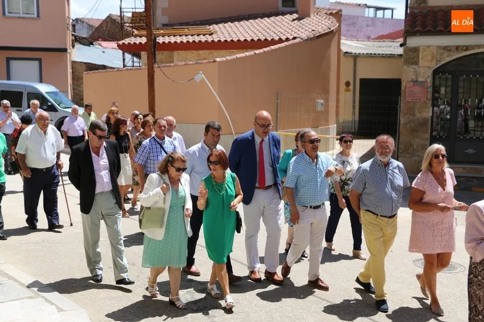 Foto 4 - El Ap&oacute;stol recorre las calles de Sobradillo en el d&iacute;a grande de las fiestas  