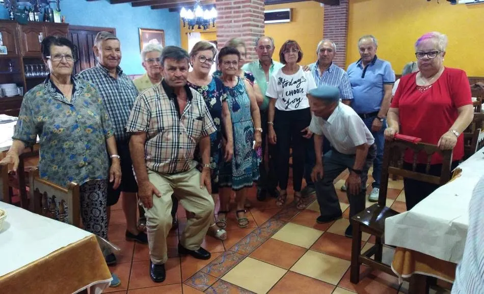 Más de 60 personas comen juntas en Diosleguarde con motivo del Día de Santiago  